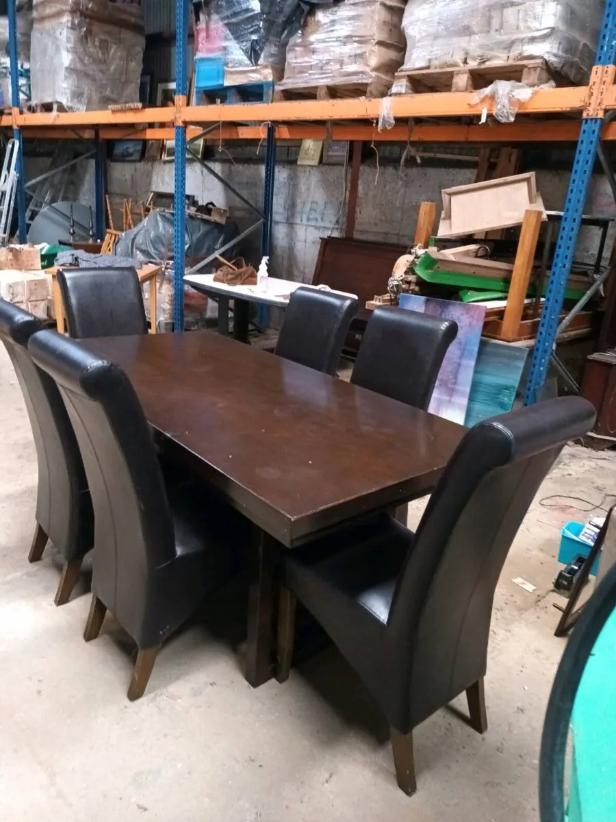 Table and Chairs - Image 3