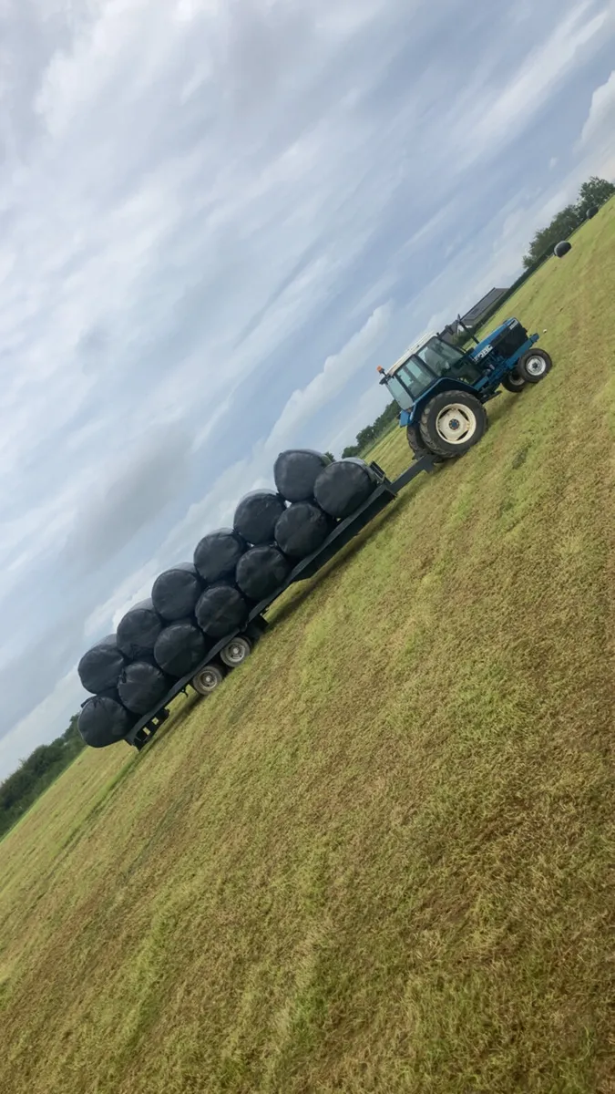 Bale trailer - Image 1