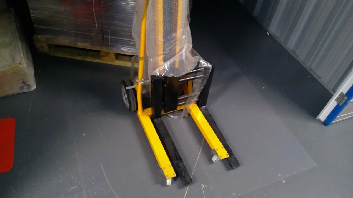 Manual Winch Lifter - Image 2
