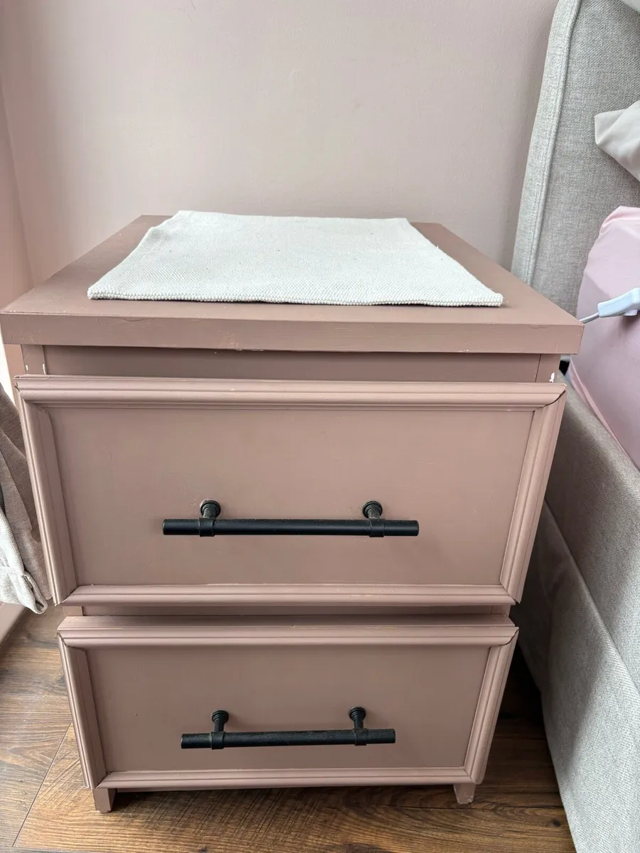 Chest of drawers and locker - Image 1
