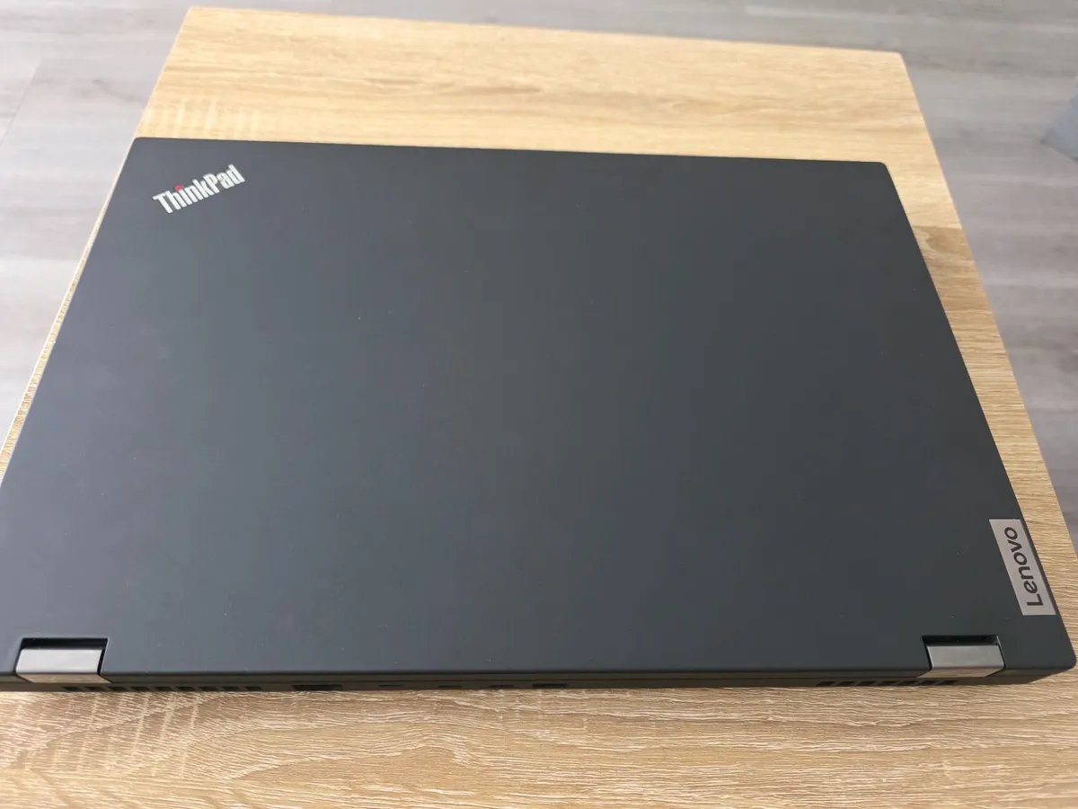Lenovo ThinkPad P15 (20ST001BUK) - Image 3