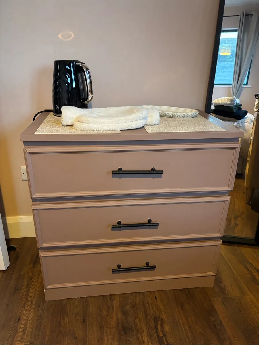 Chest of drawers and locker - Image 2