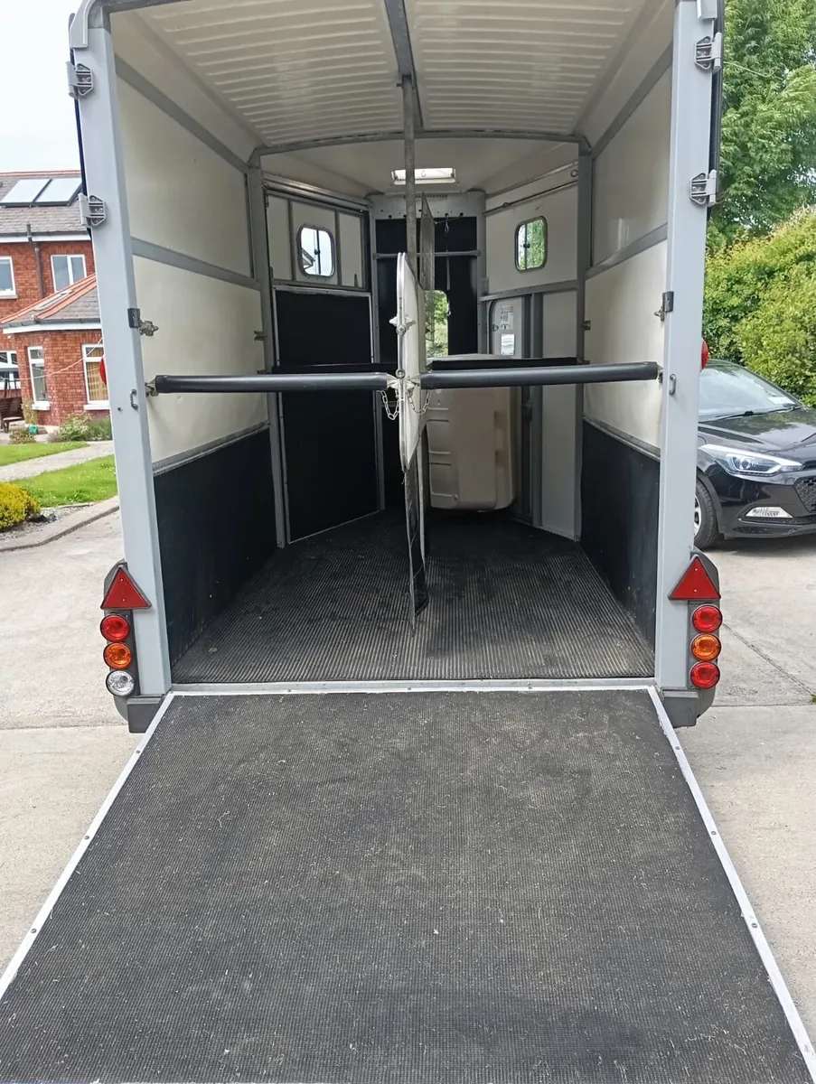 Ifor Williams HB511 Double Horsebox - Image 4