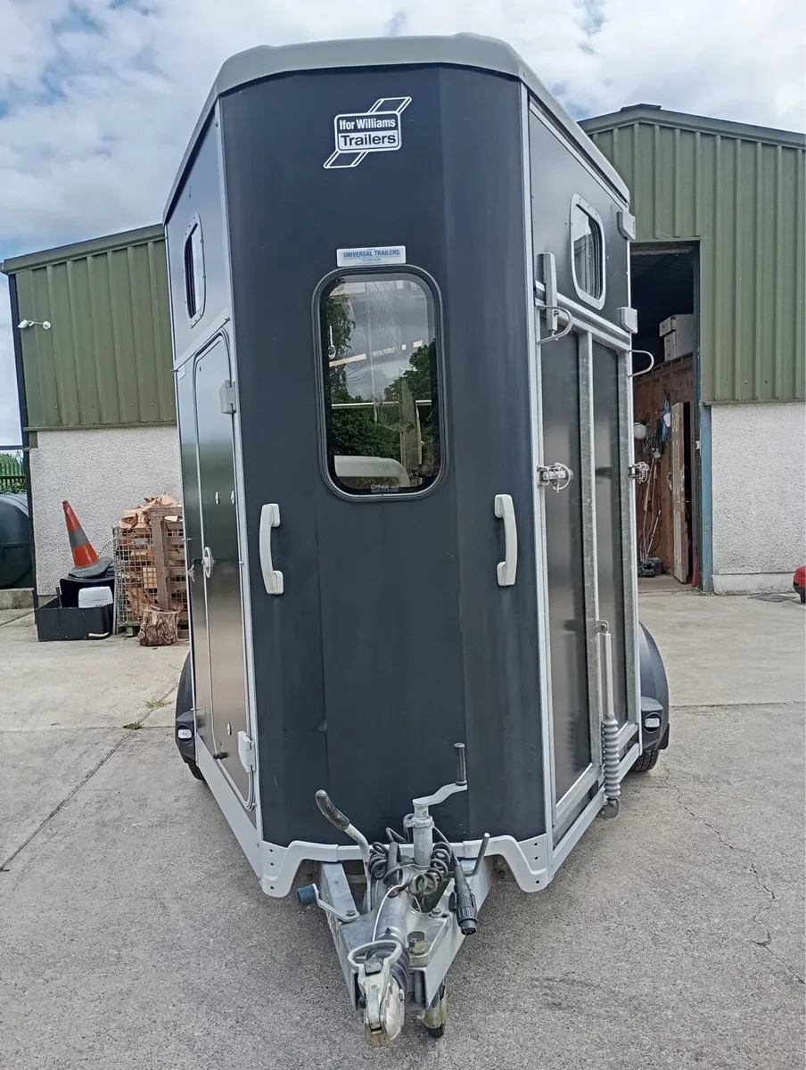 Ifor Williams HB511 Double Horsebox - Image 1