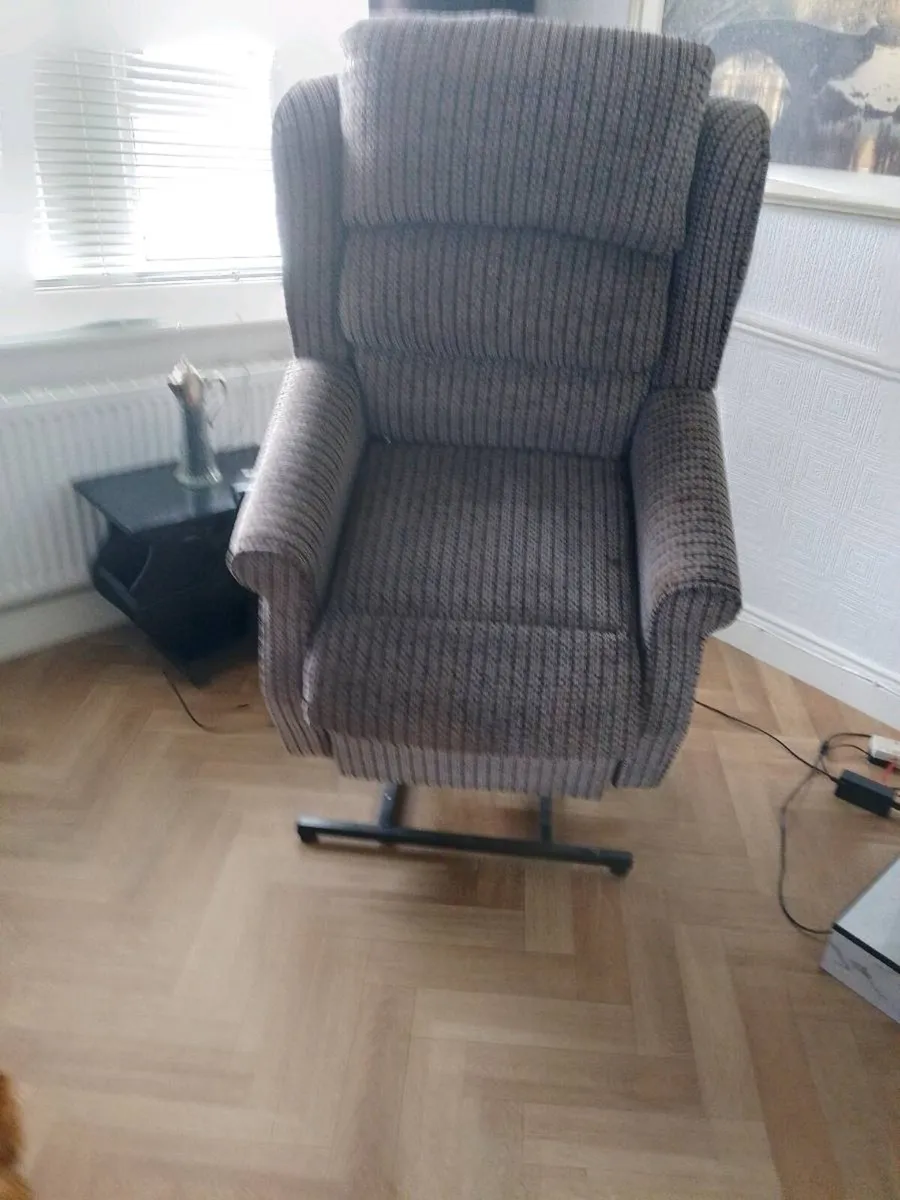Rise and recline electric mobility armchair - Image 1