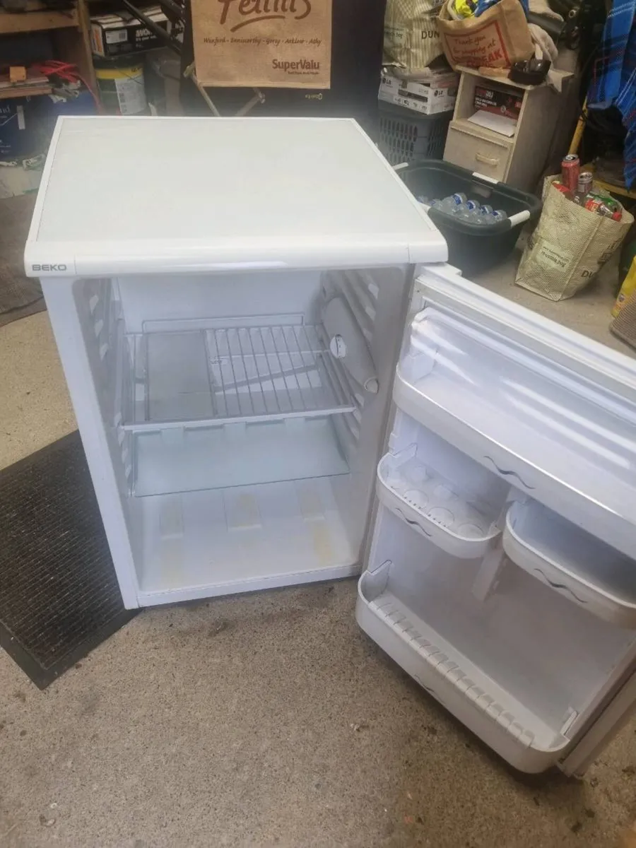 Fridge and freezer - Image 3