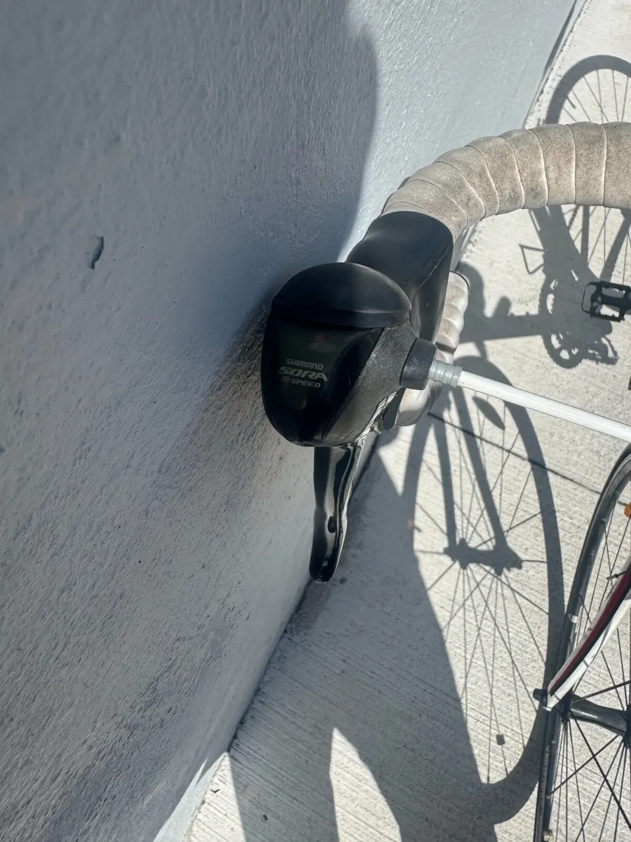 Trek One series 1.2 road bike - Image 2