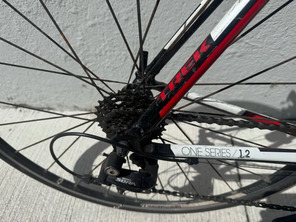 Trek One series 1.2 road bike - Image 4