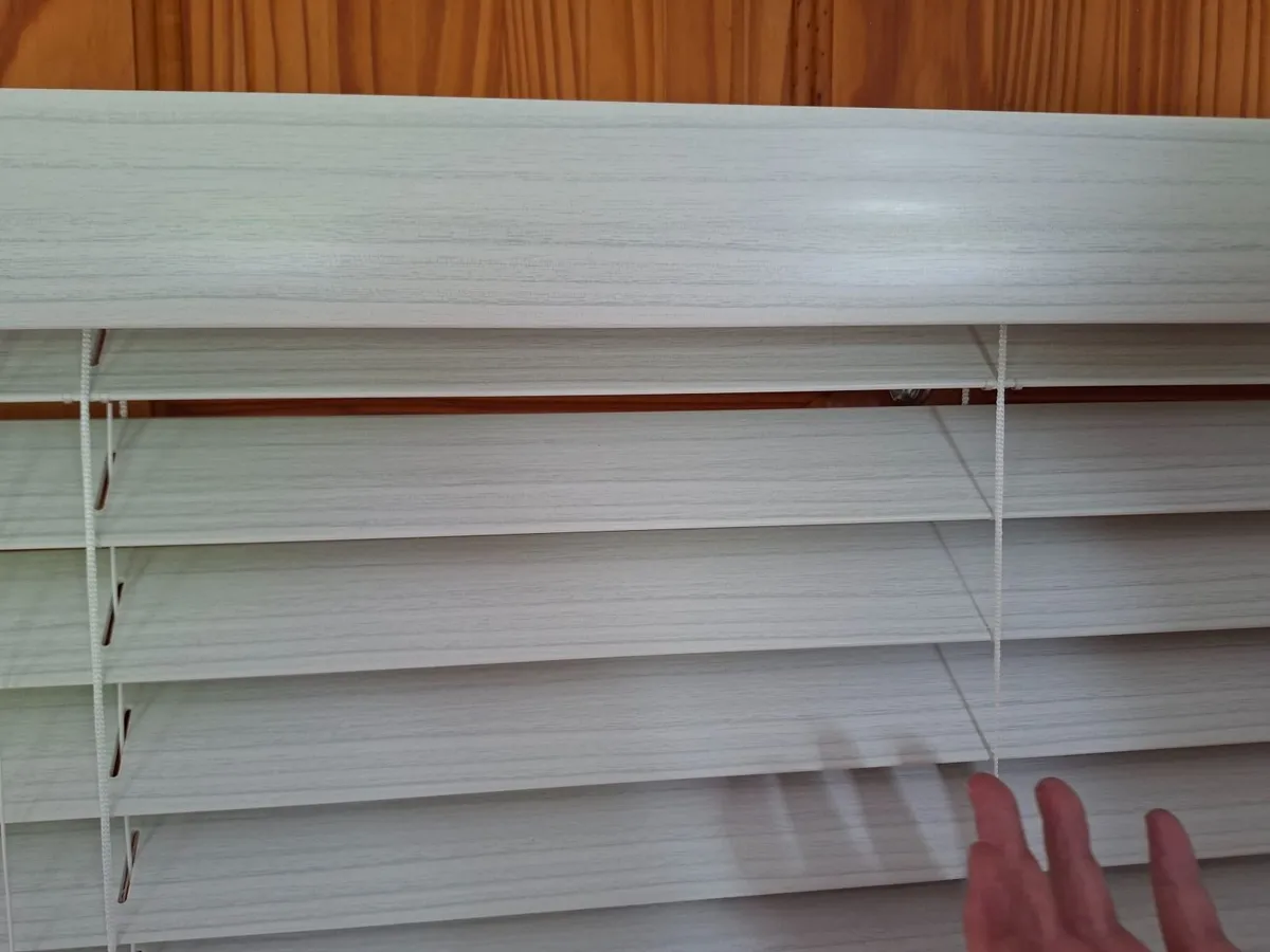 2 window Venetian Blinds - Image 2