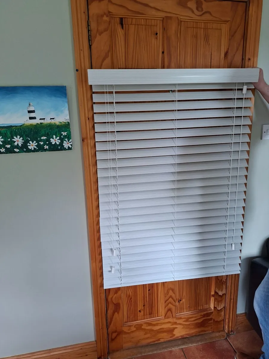2 window Venetian Blinds - Image 1