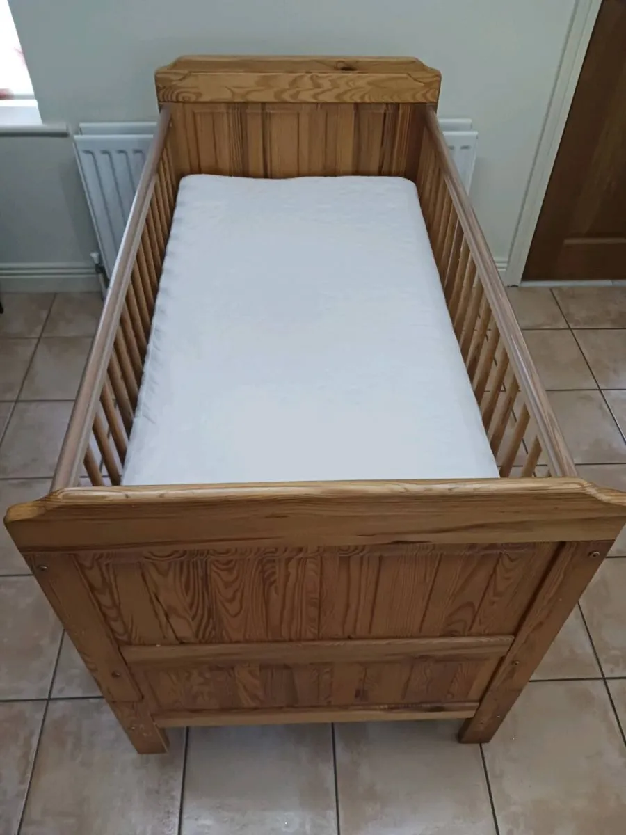 Cot bed - Image 1