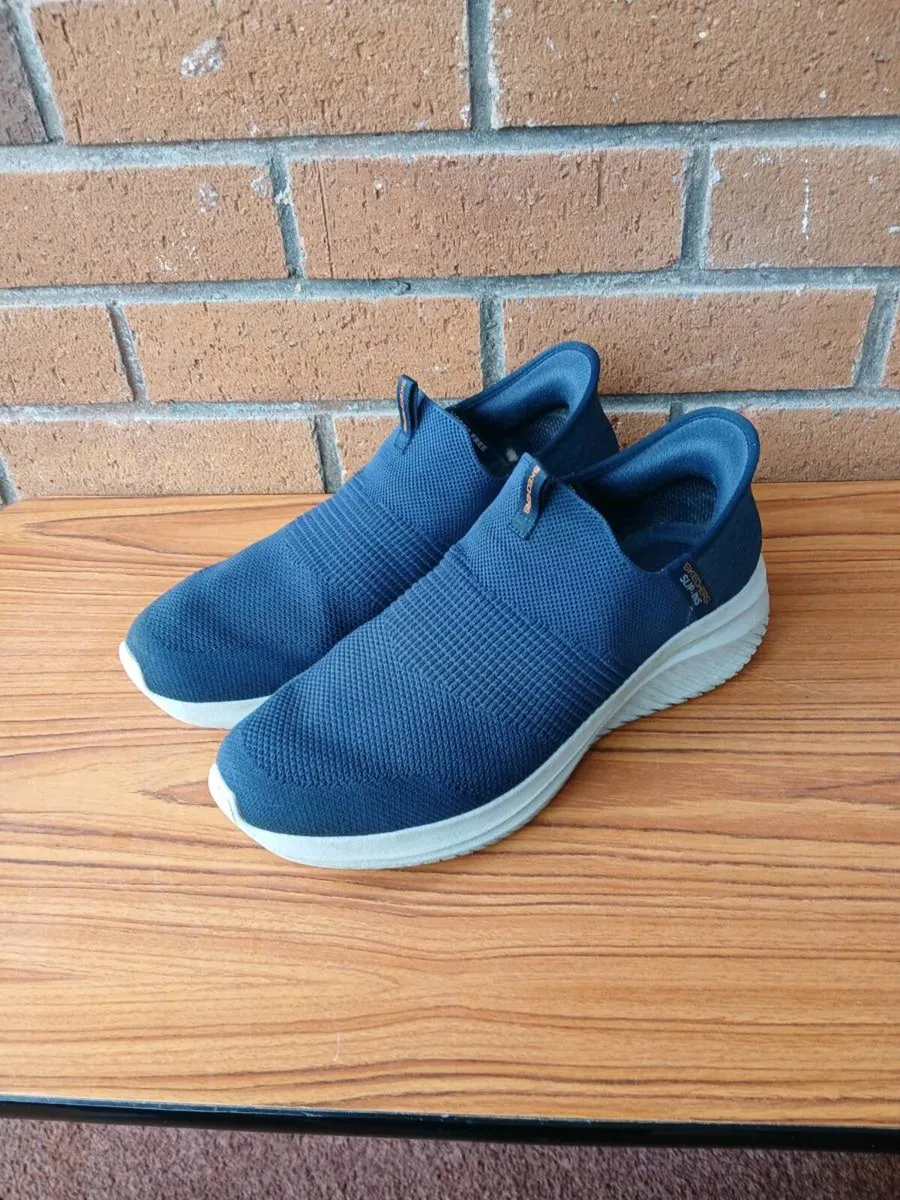 Skechers trainers slip ins size 43. - Image 1