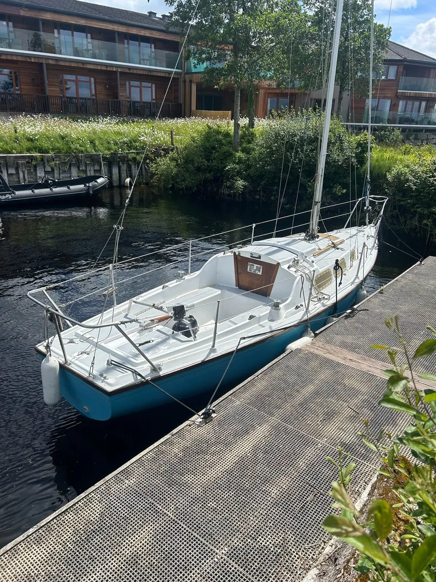 ACHILLES 24 FIN KEEL SAILING CRUISER - Image 4