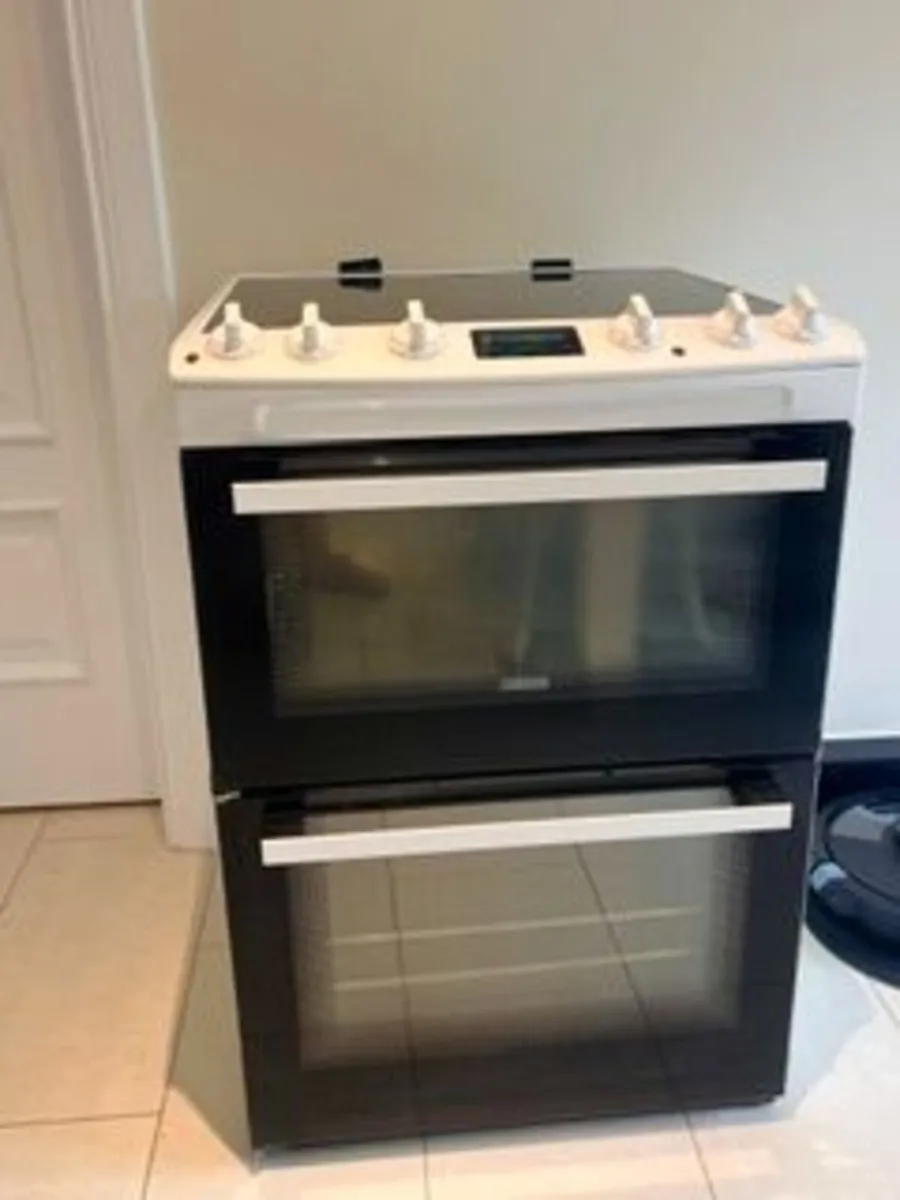 Free standing white electric Zanussi Cooker - Image 2
