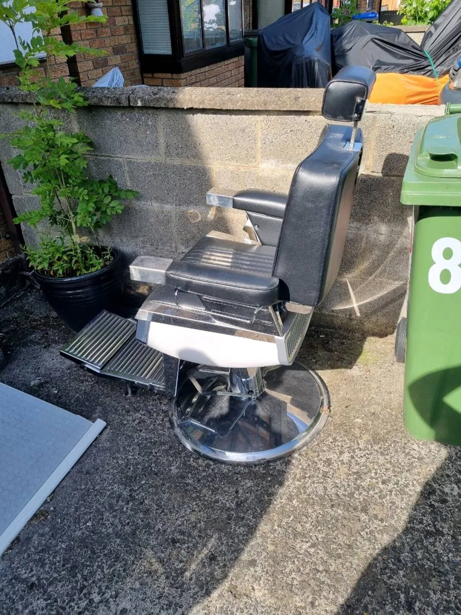 Barber chair - Image 2