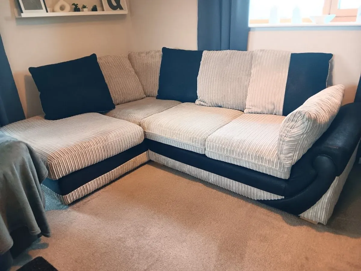 corner sofa no rips or stains - Image 2