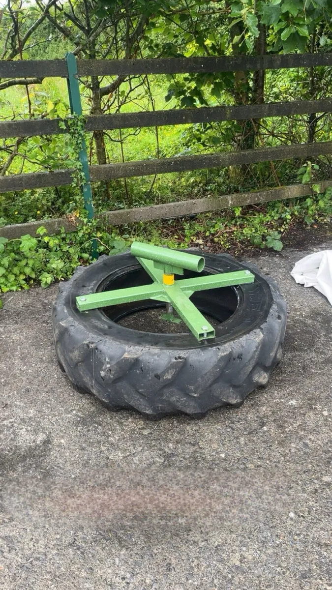 Silage pusher