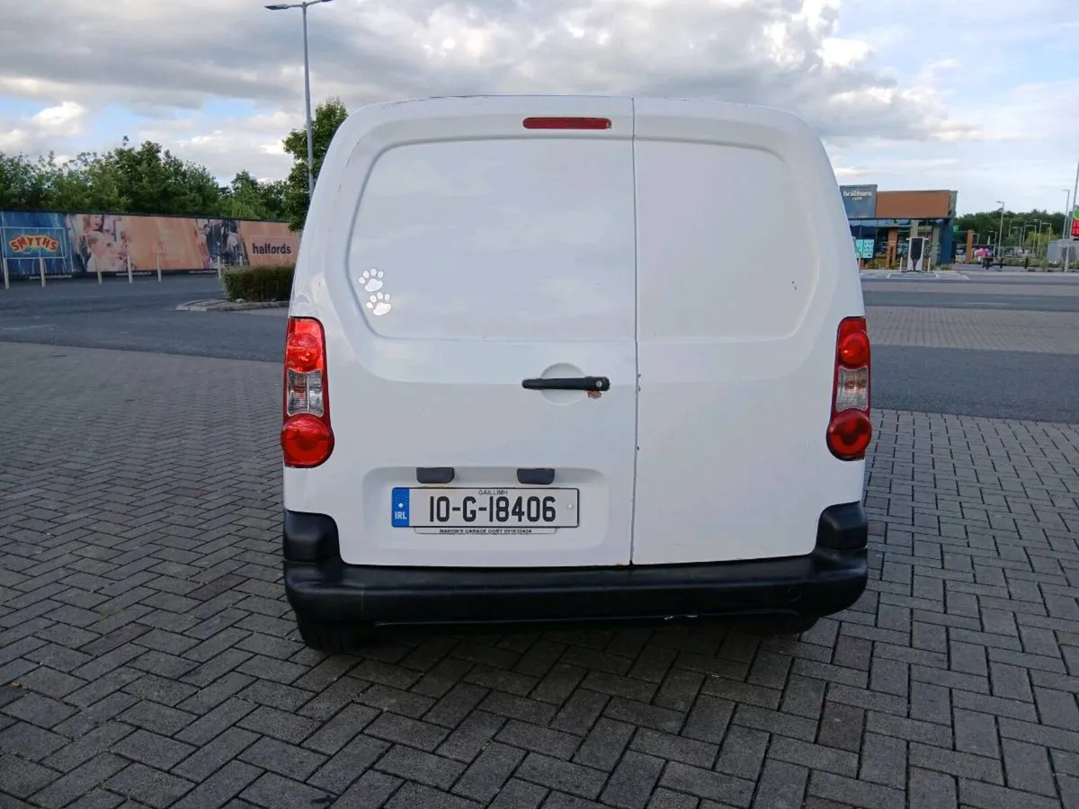 Van - Image 4