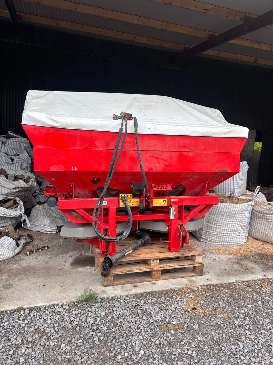 Fertiliser spreader - Image 1