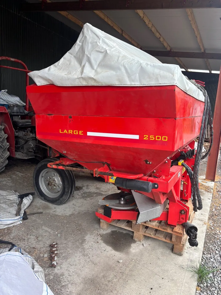 Fertiliser spreader - Image 2