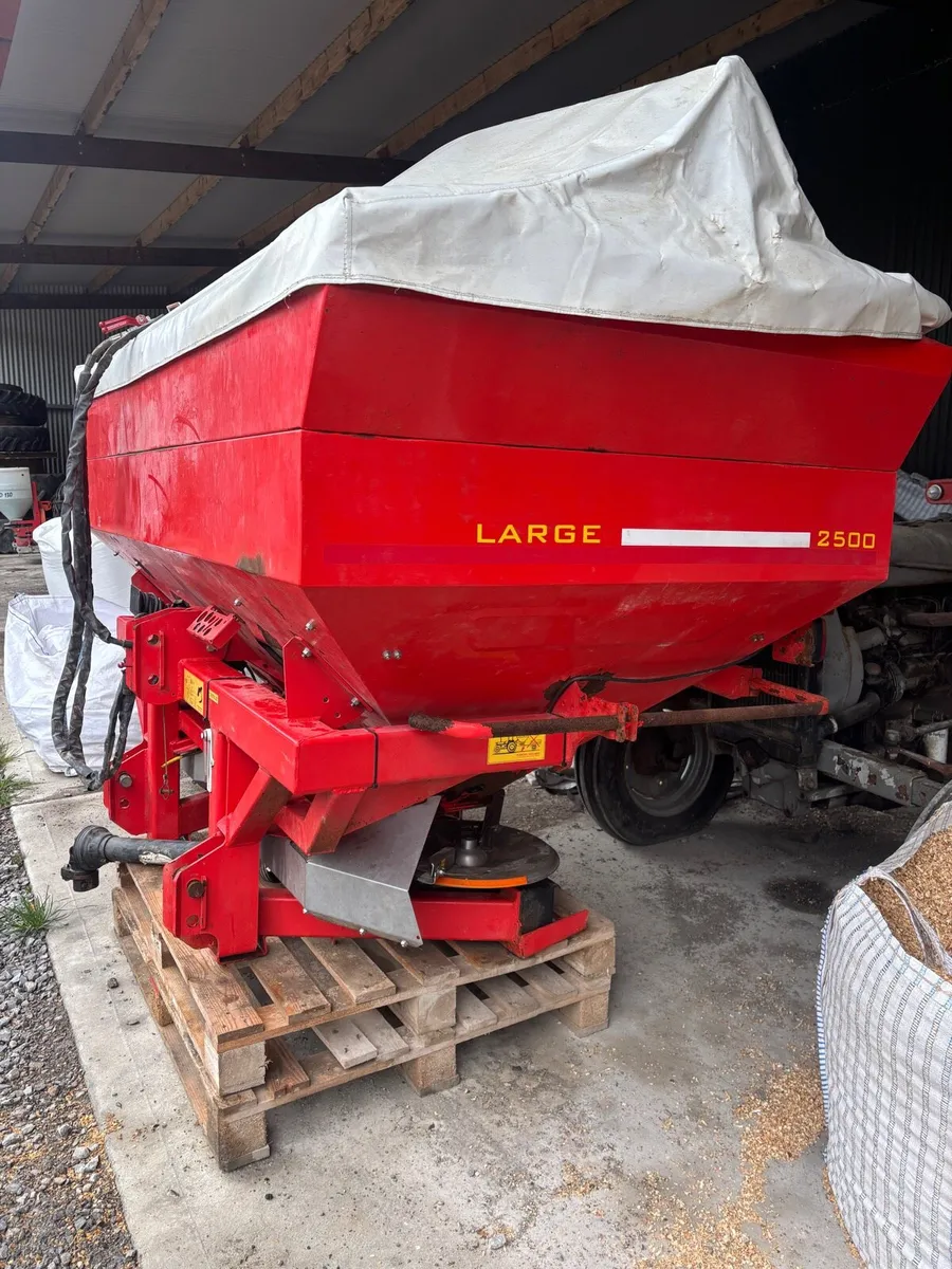 Fertiliser spreader - Image 3