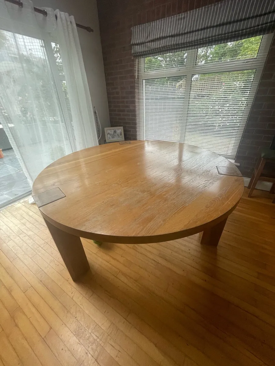 Round dining table - Image 2