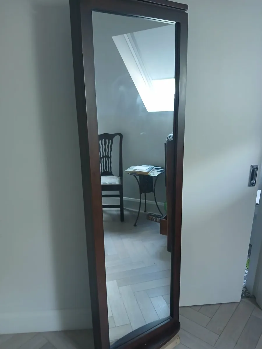 Chair, mirror, table, small thinks - Image 4
