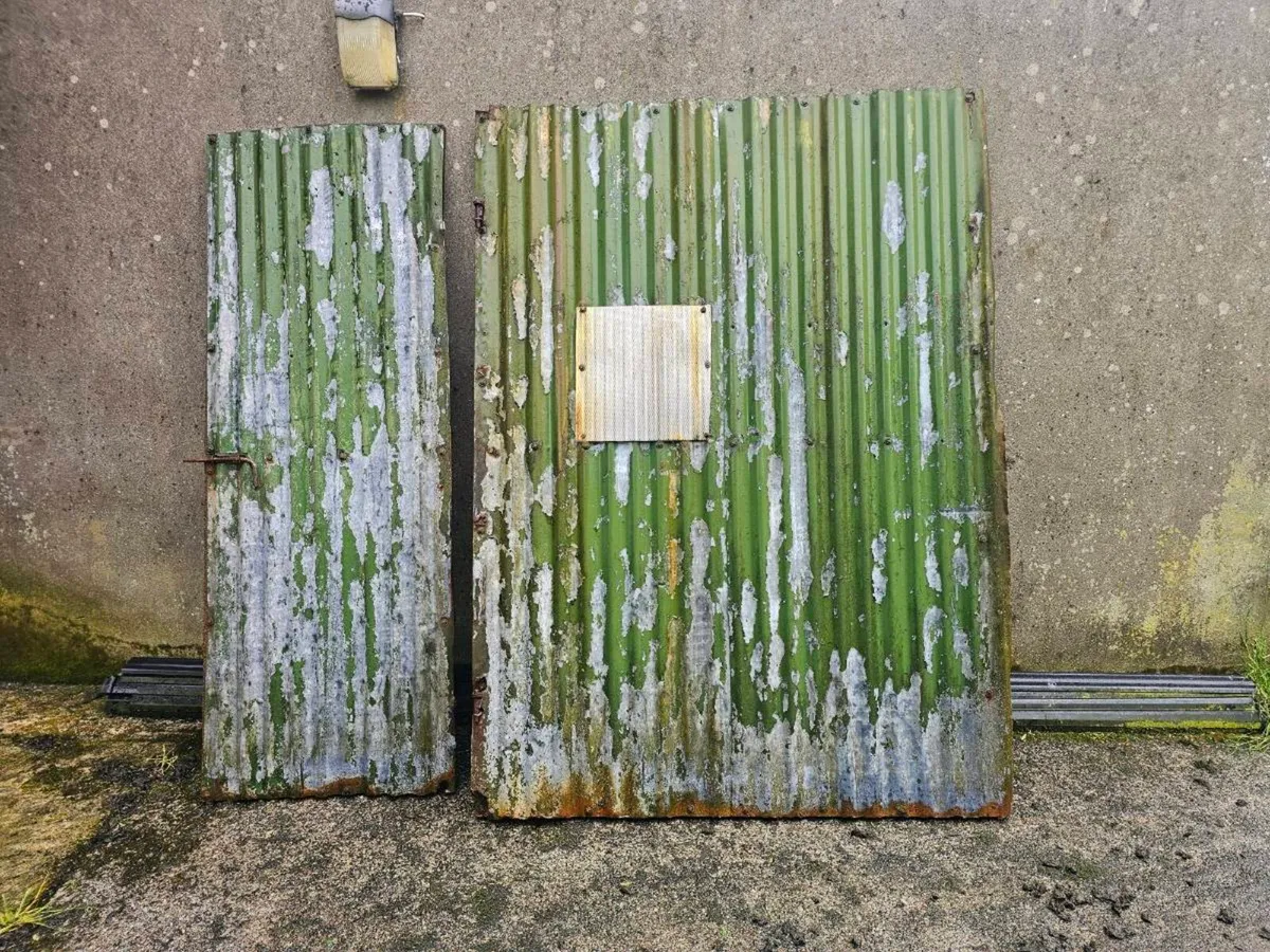 Corrugated doors and tracks for sale - Image 4