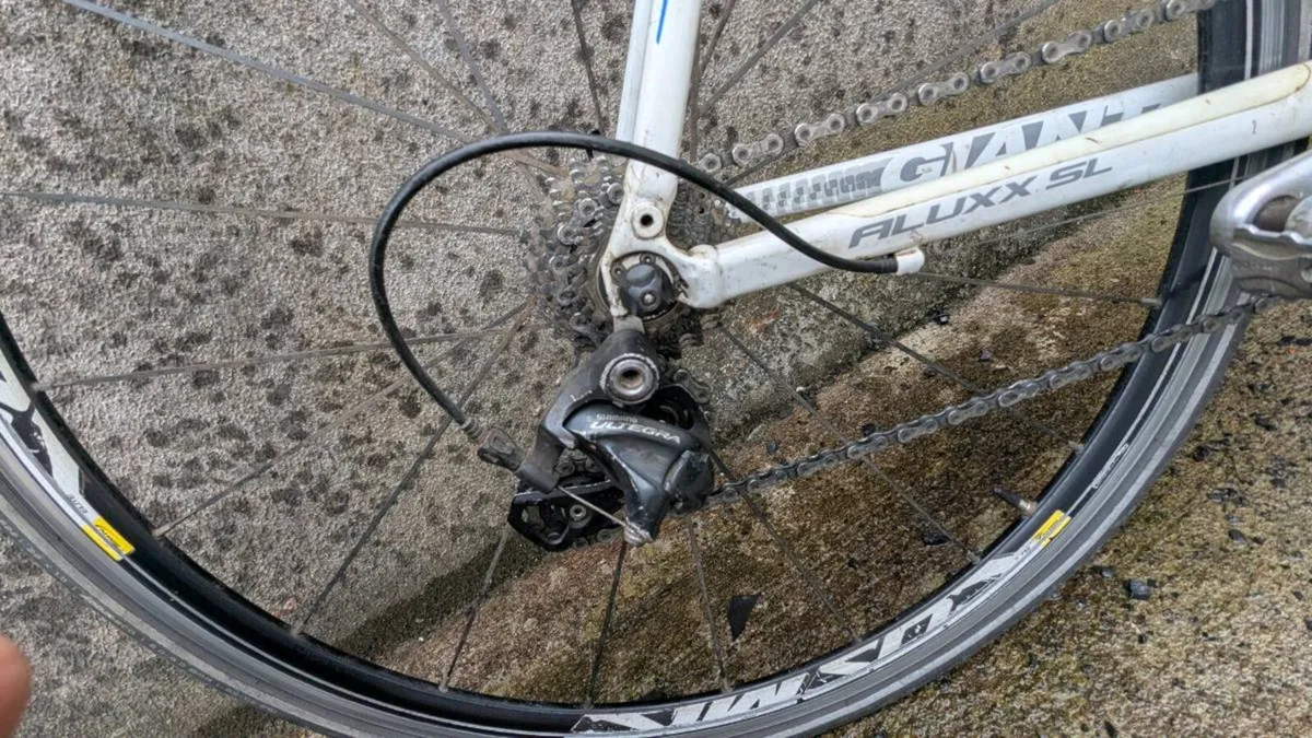 Giant Defy. Road bike + GIFTS ARE INCLUDED - Image 3