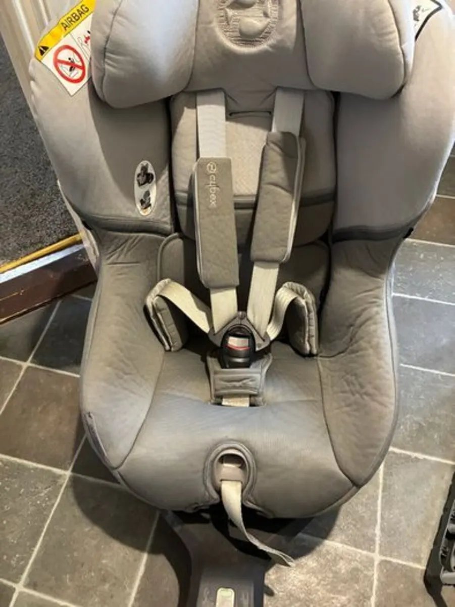 Cybex Sirona S I-size 360 rotating car seat - Image 1