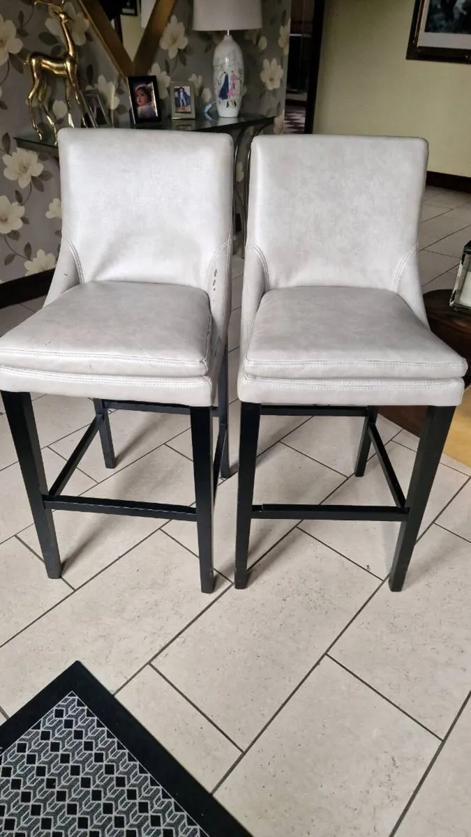 Bar stools - Image 1