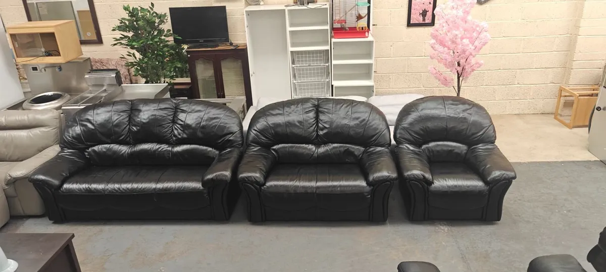 3+2+1 Black Leather Suite - Image 1