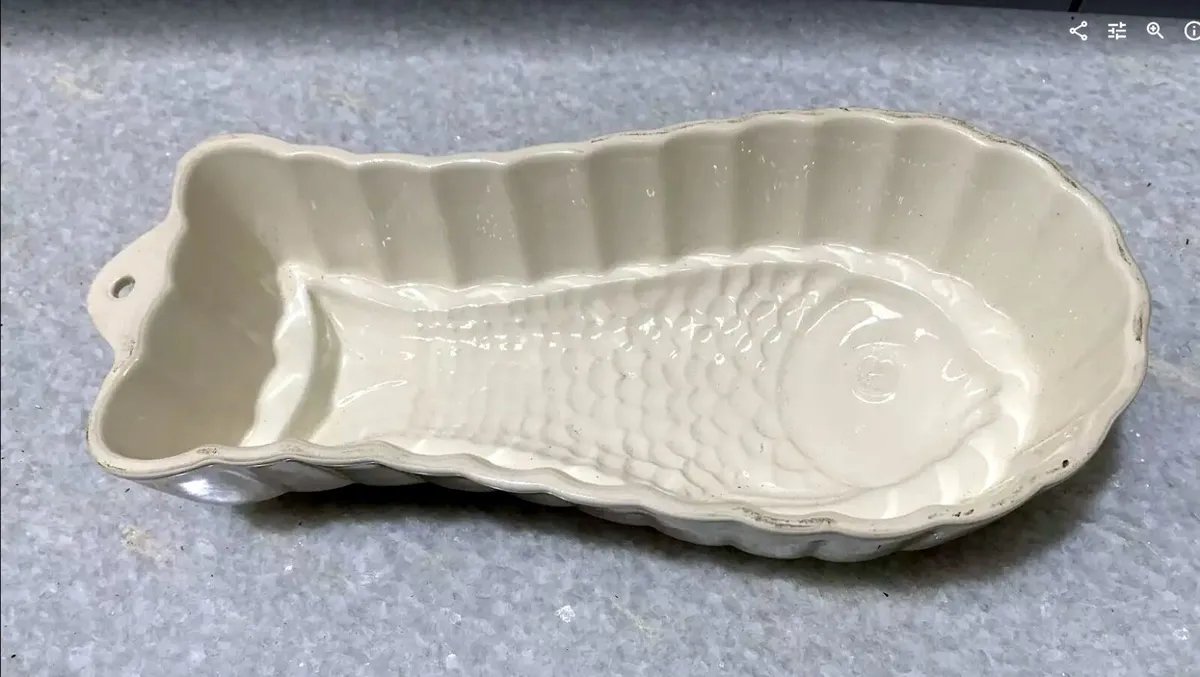 Retro Kitchen Decor - Pair of Vintage Moulds - Image 4