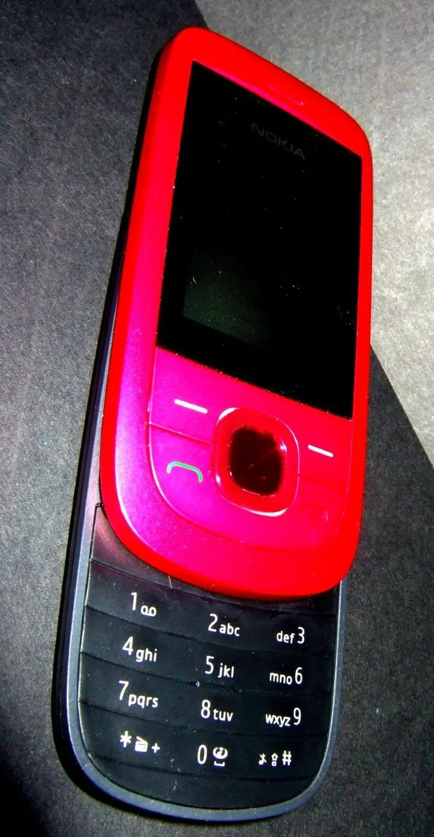 Vintage Pink Nokia 2220 Slide–Excellent Condition - Image 4