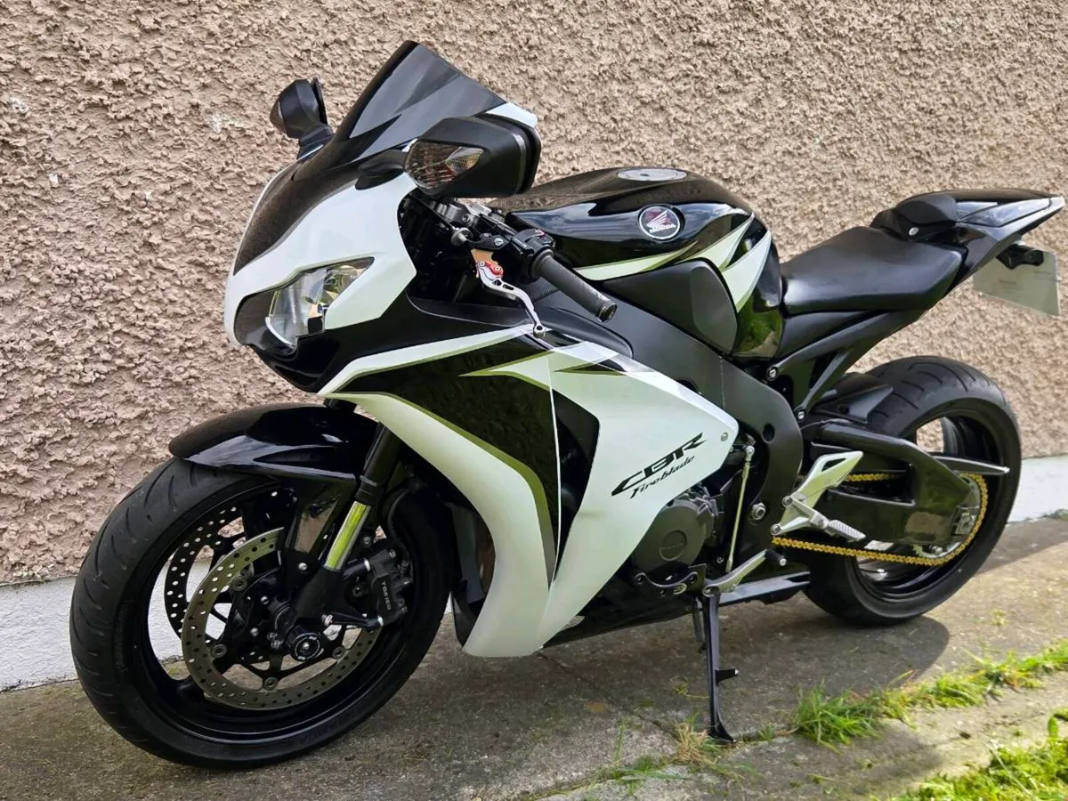2010 Honda CBR1000RR Fireblade - Image 3