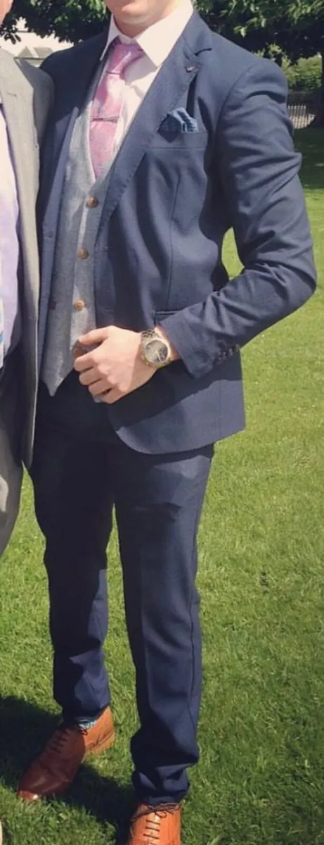 Mens suit - Image 1