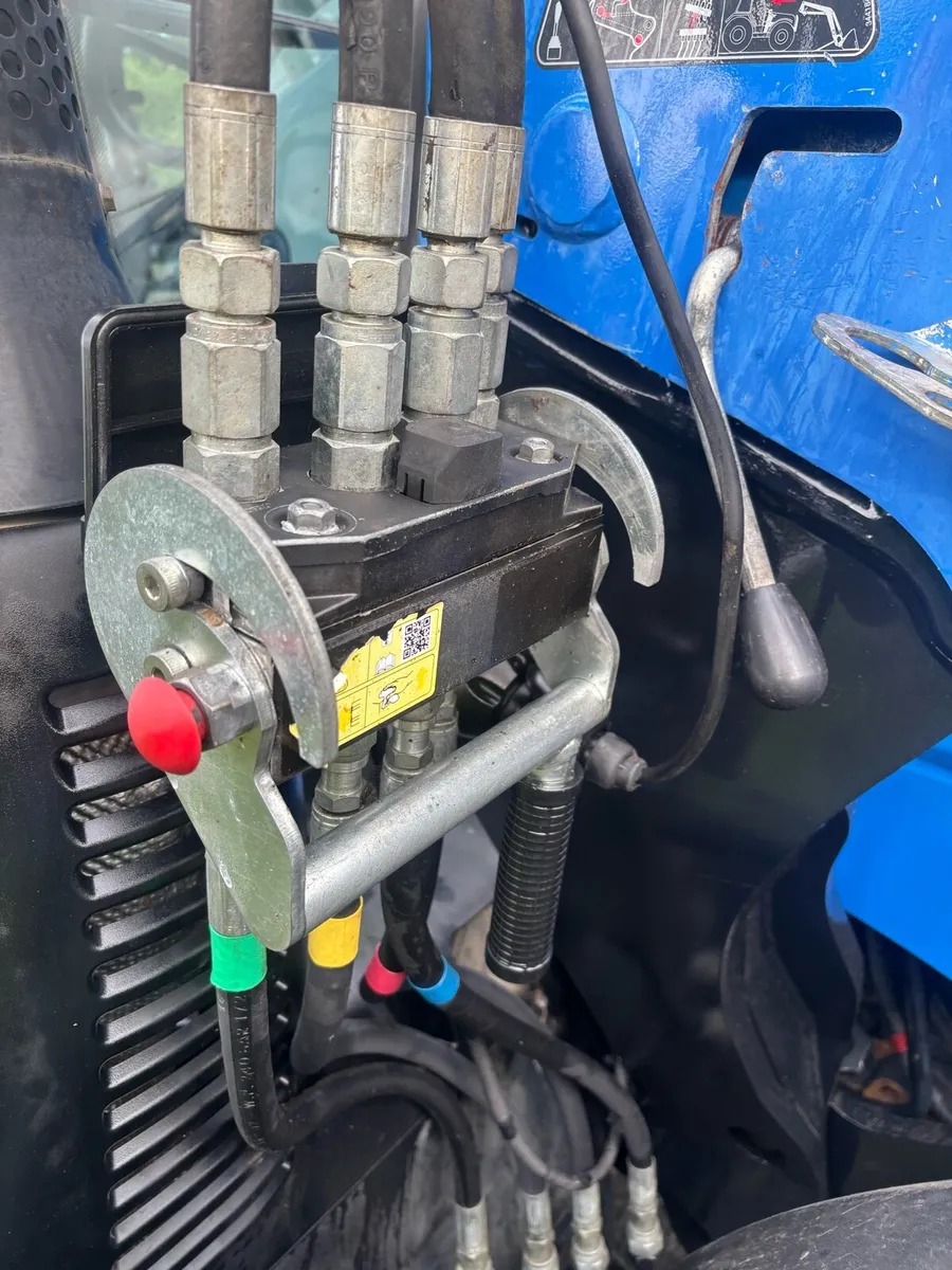 New Holland T5.110 c/w loader - Image 4