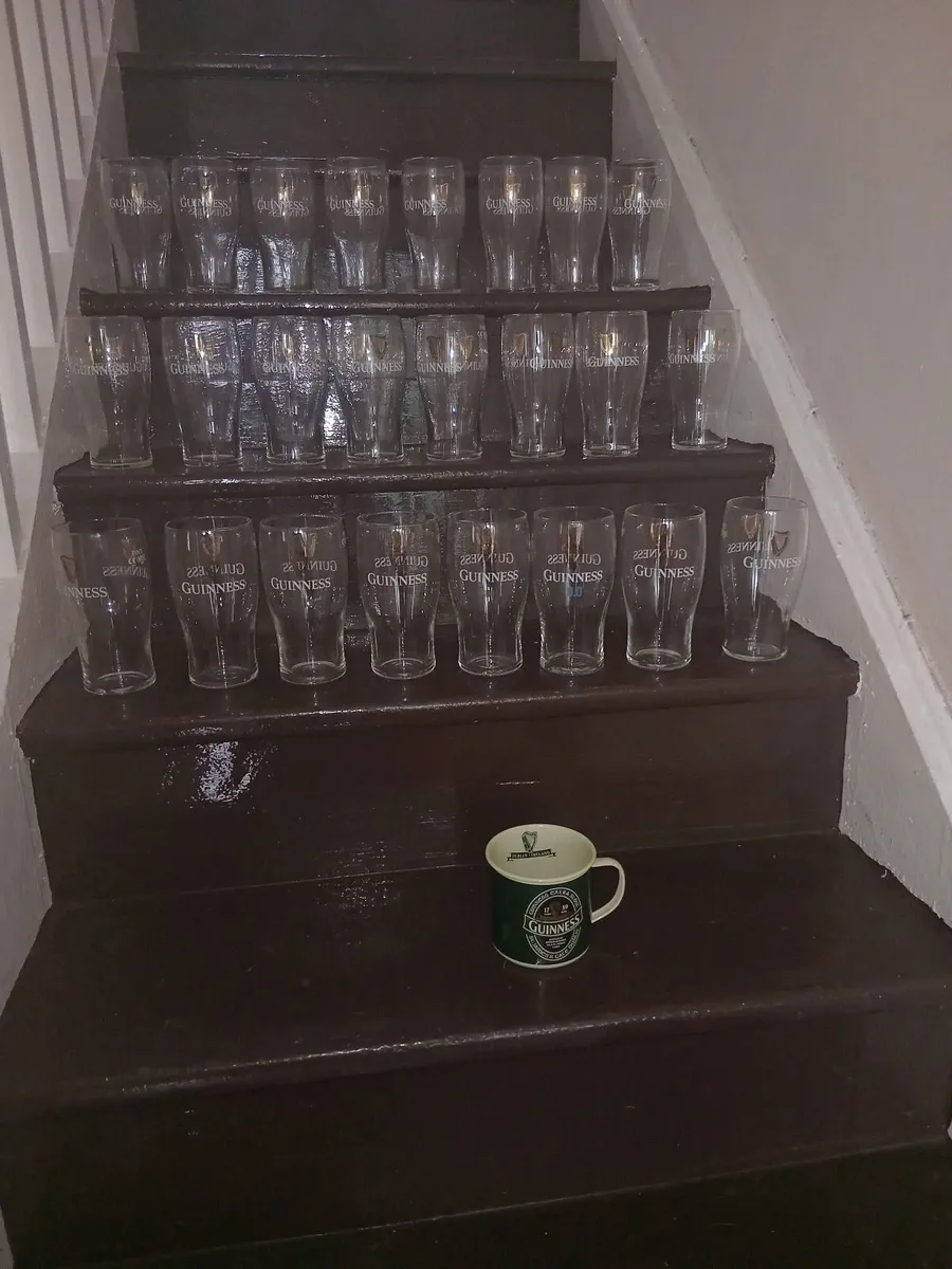 24 GUINNESS PINT GLASSES & 1 ENAMEL MUG - Image 1