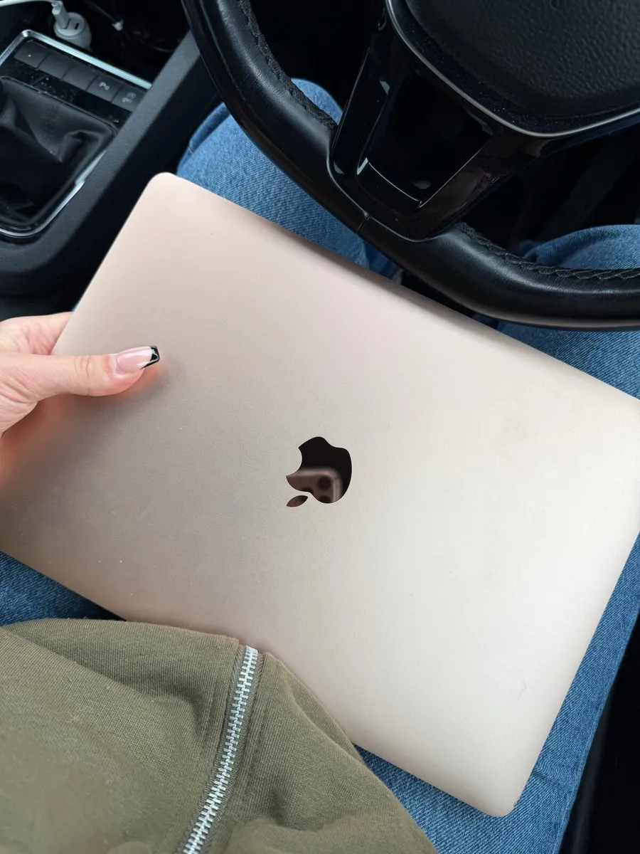 2019 MacBook Air - Image 2