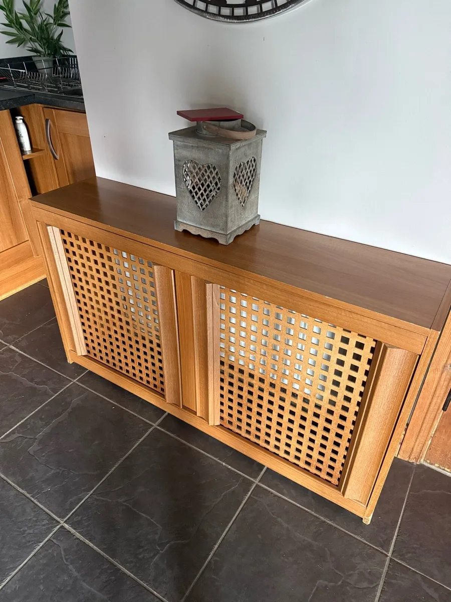 Full kitchen unit and table and chair - Image 3