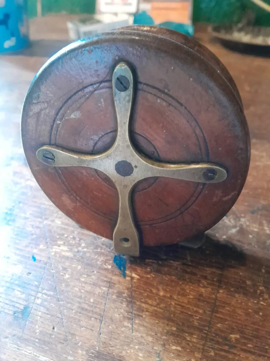 Four vintage wooden fishing reels - Image 3