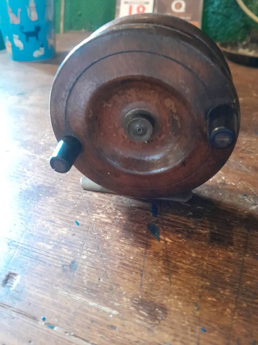 Four vintage wooden fishing reels - Image 2