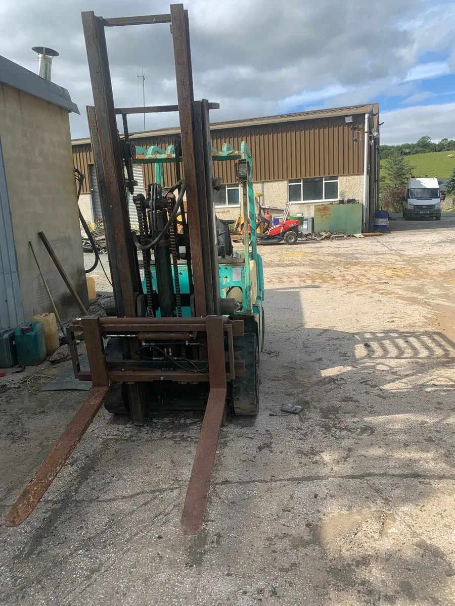 Forklift - Image 4
