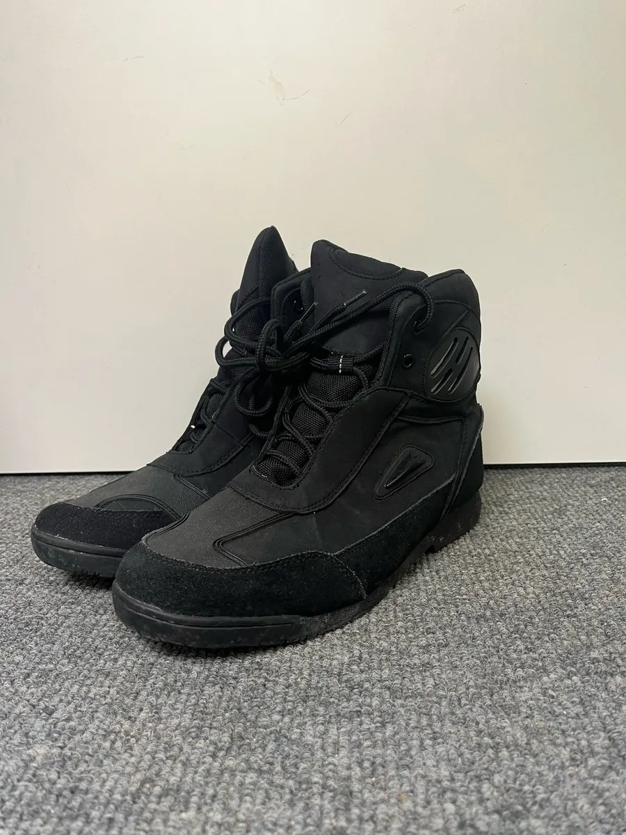 Size 8 Soft MotorCycle Boots - Image 1
