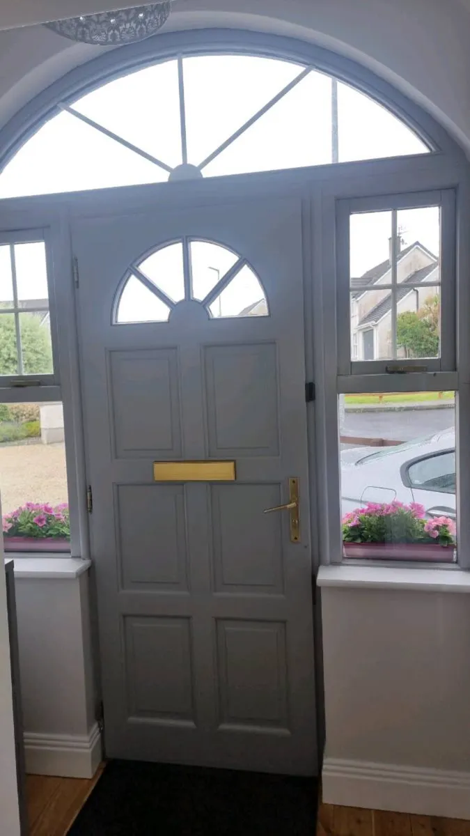 Front door - Image 3