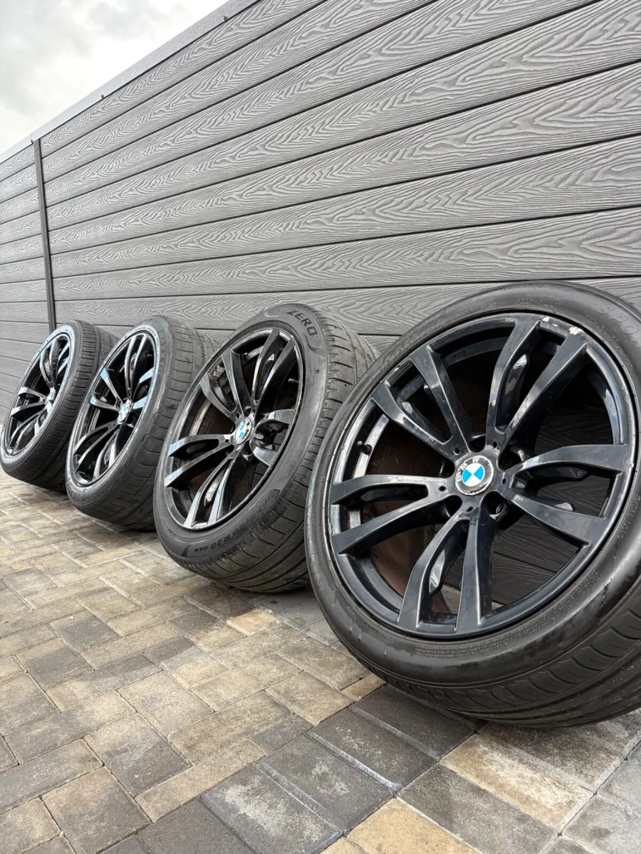 20” GENUINE BMW X5 F15 ALLOY WHEELS & TYRES - Image 1