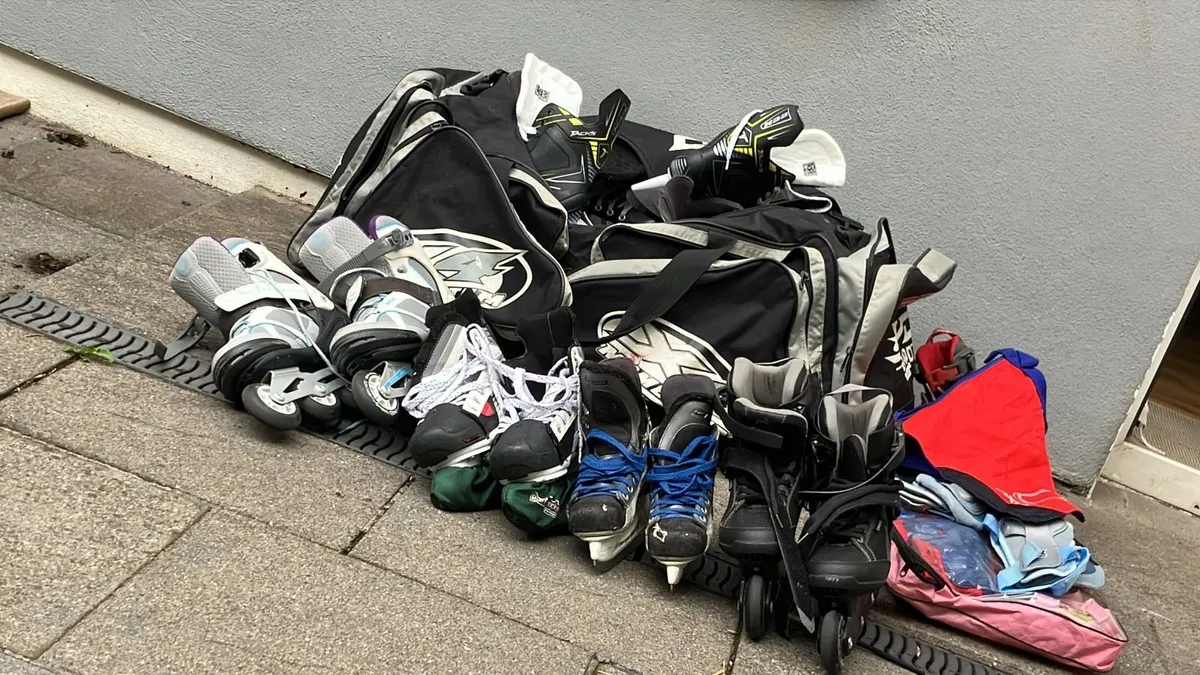 rollerblades, hockey, ice skates and gears - Image 1