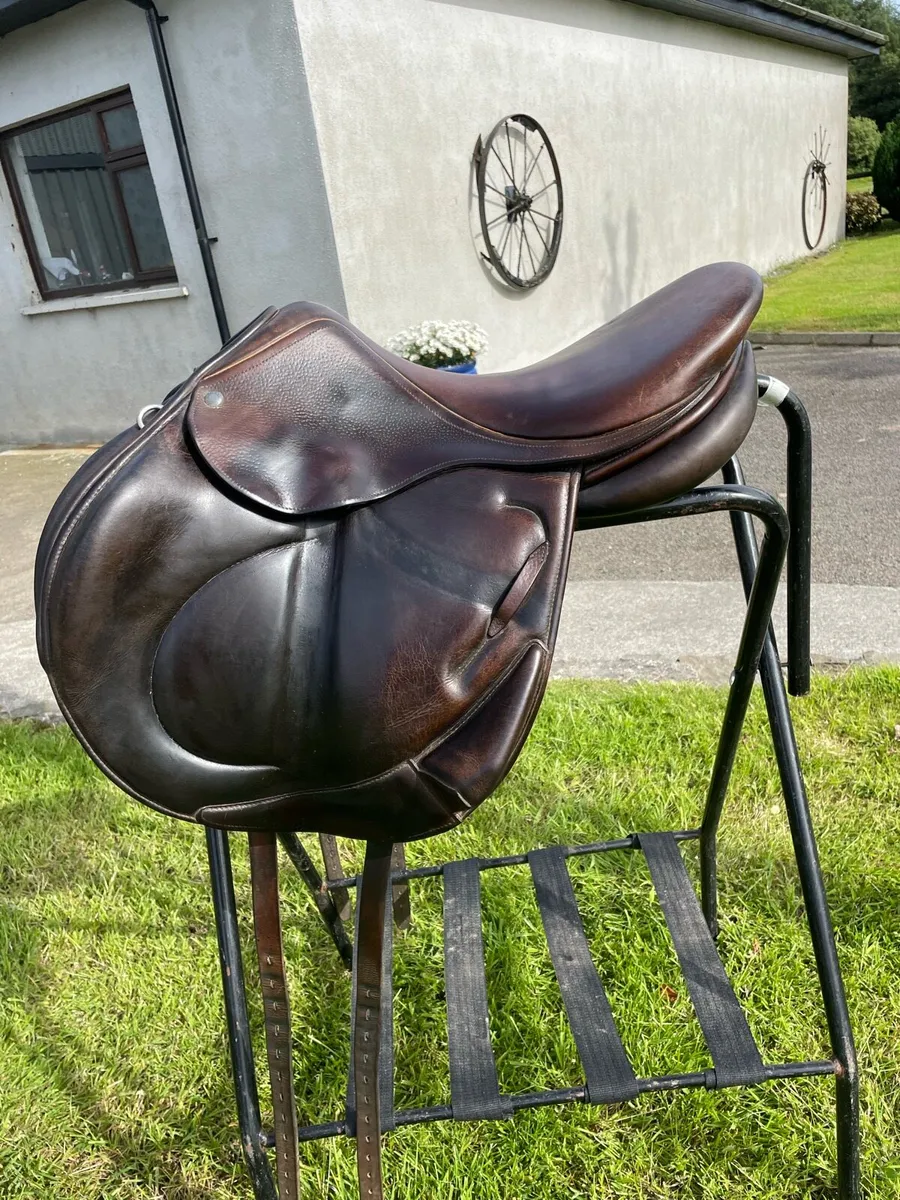 17.5 inch Childeric monoflap saddle - Image 1