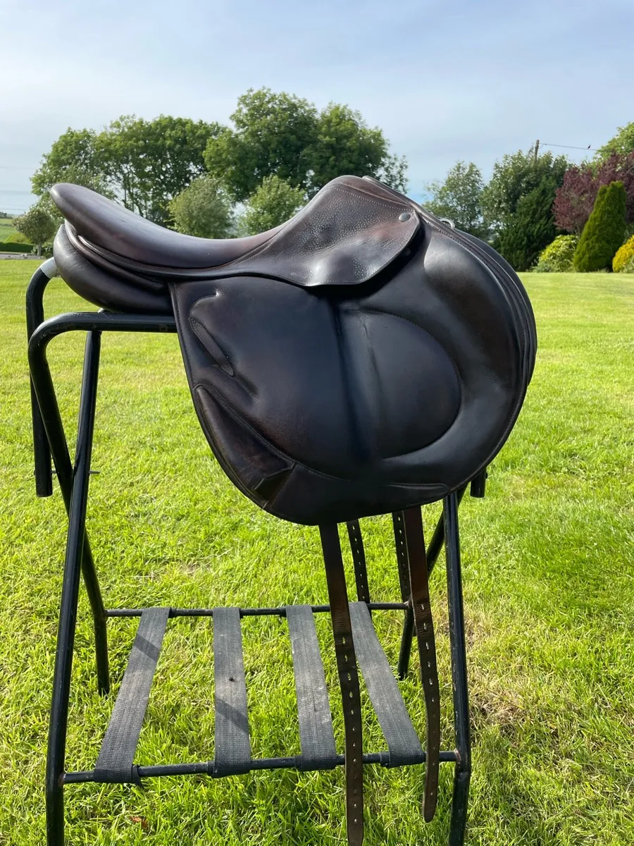 17.5 inch Childeric monoflap saddle - Image 2