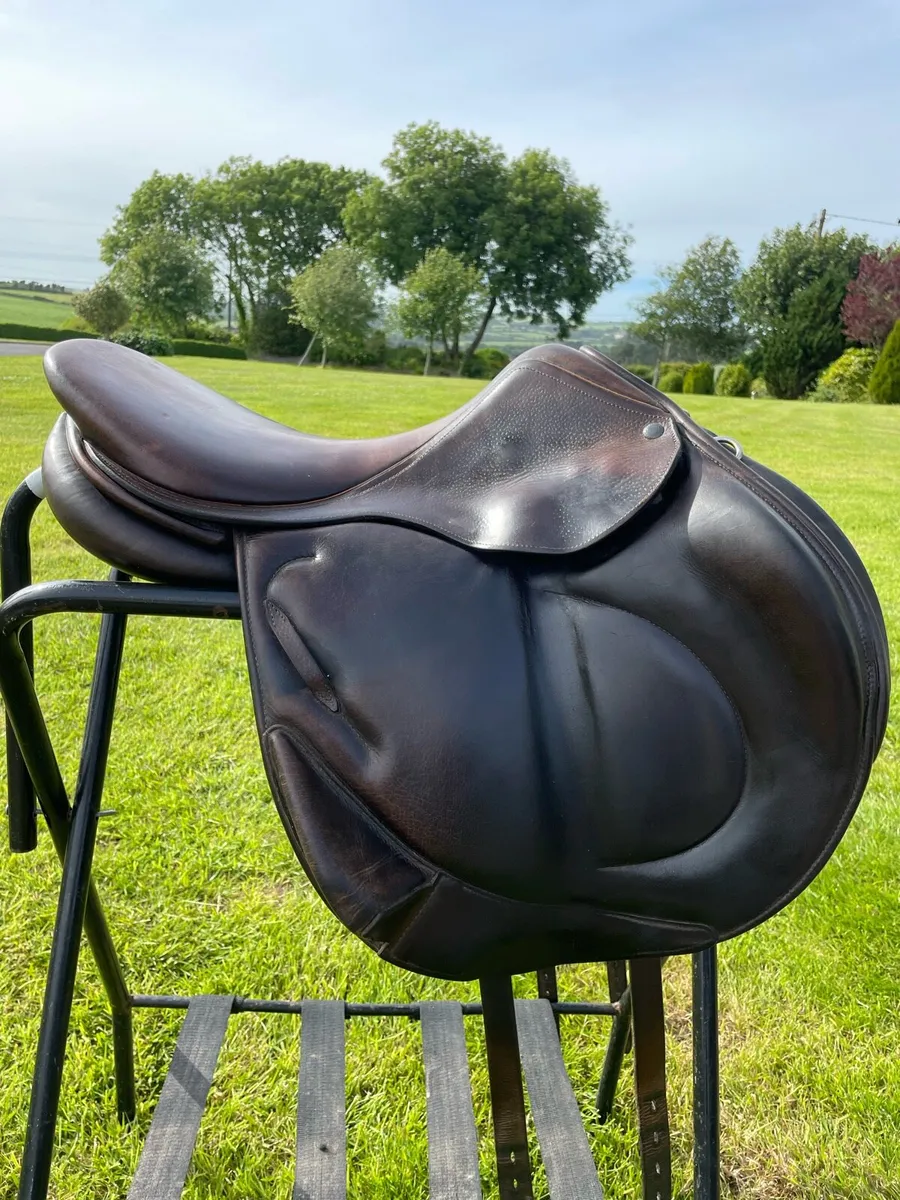 17.5 inch Childeric monoflap saddle - Image 3